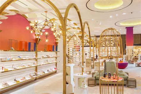 louis vuitton dubai mall level shoe district|louis vuitton eau dxb.